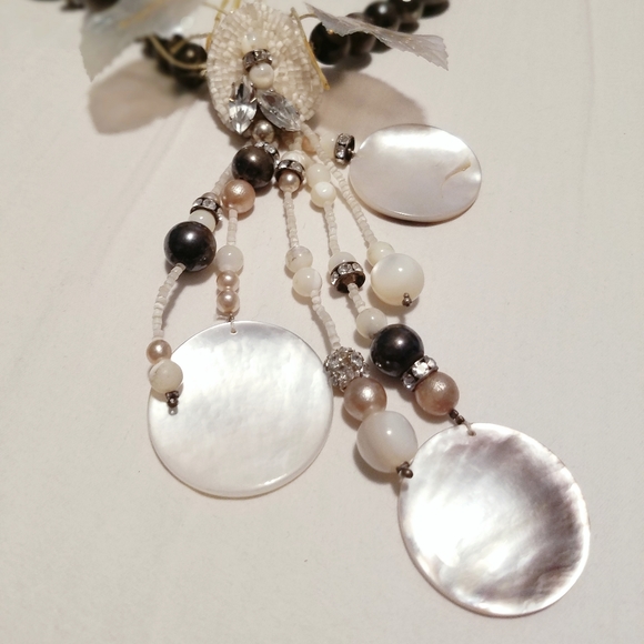 Beaded Leaf and Shell Necklace - Picture 7 of 7